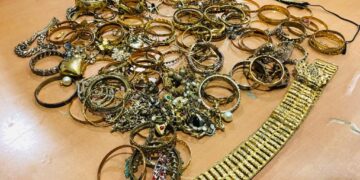 جمارك ميناء الغردقه البحري تضبط محاولة تهريب كمية من المشغولات الذهبية والفضية 7 - جريدة المساء جمارك ميناء الغردقه البحري تضبط محاولة تهريب كمية من المشغولات الذهبية والفضية