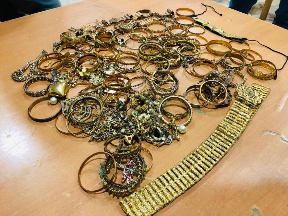 جمارك ميناء الغردقه البحري تضبط محاولة تهريب كمية من المشغولات الذهبية والفضية 21 - جريدة المساء جمارك ميناء الغردقه البحري تضبط محاولة تهريب كمية من المشغولات الذهبية والفضية
