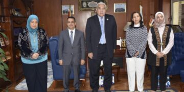 رئيس جامعة مدينة السادات يستقبل لجنه من قطاع الحاسبات والمعلومات