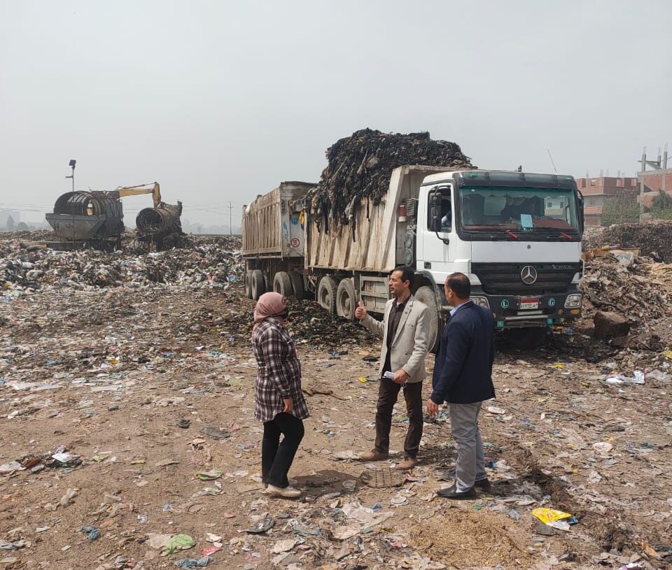 رفع 21 ألف طن قمامة ببركة السبع وأشمون .. الشهر الماضى 18 - جريدة المساء رفع 21 ألف طن قمامة ببركة السبع وأشمون .. الشهر الماضى