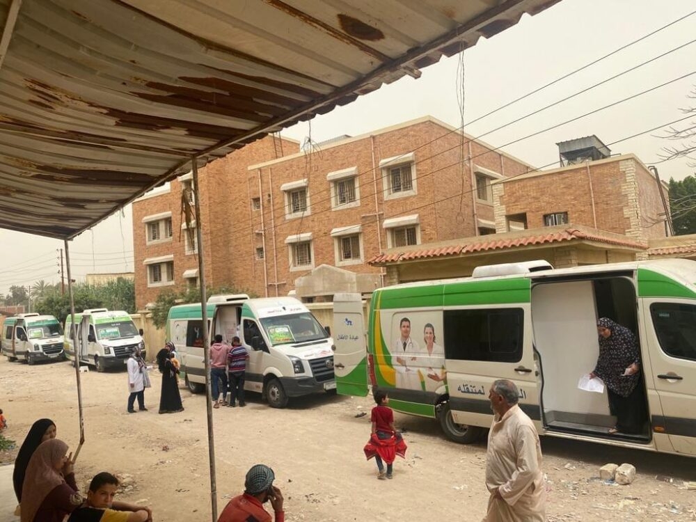 علاج ١٢٥٤ مريض مجانا من اهالي قرية الجزائر بالعامرية