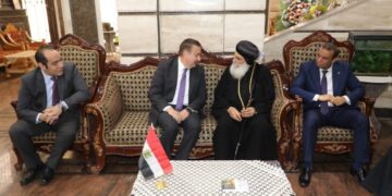 محافظ المنوفية يهنىء نيافة الأنبا بنيامين والأخوة الأقباط ..بعيد القيامة المجيد