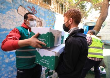 "مصر الخير" توزع أكثر من 4500 كرتونة غذائية وبطانية على اللاجئين والمستحقين 23 - جريدة المساء