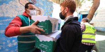 "مصر الخير" توزع أكثر من 4500 كرتونة غذائية وبطانية على اللاجئين والمستحقين 9 - جريدة المساء