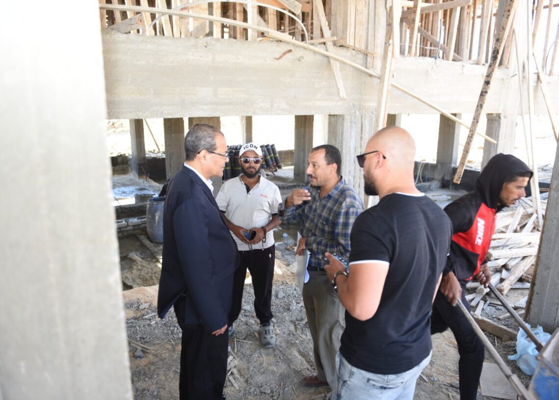 رئيس جامعة سوهاج يتابع مشروع إنشاء مركز الدراسات البيئية والبحرية بالقصير 18 - جريدة المساء