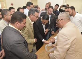 صوامع الشمامه بالحمام تستقبل٦١٠٠ طن قمح .. والمحافظ يتفقد مراحل التسليم 24 - جريدة المساء