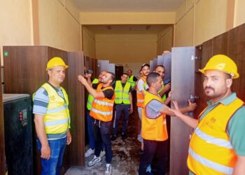 المتعافون من الإدمان يصنعون أثاث المركز الجديد