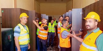 المتعافون من الإدمان يصنعون أثاث المركز الجديد