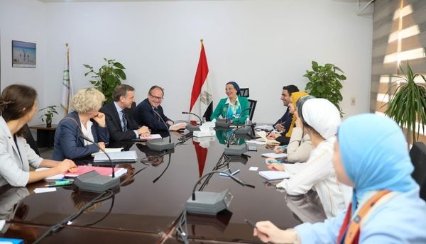 وزيرة البيئة تبحث مع مدير بنك الاستثمار الأوروبي للمناخ التعاون المشترك فى مشروعات المناخ 18 - جريدة المساء