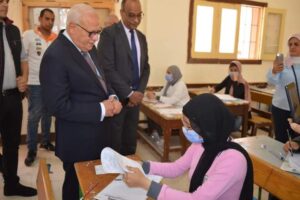 محافظ بورسعيد يتفقد لجان امتحانات الشهادة الإعدادية 21 - جريدة المساء