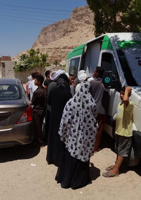 الكشف على 18126 مواطنًا فى 21 قافلة طبية مجانية ضمن مبادرة "حياة كريمة" بقنا 19 - جريدة المساء
