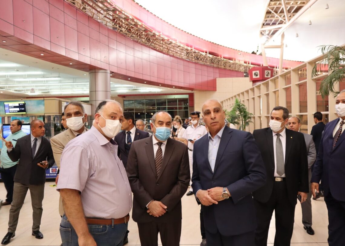 وزير الطيران يتفقد مطار شرم الشيخ 19 - جريدة المساء