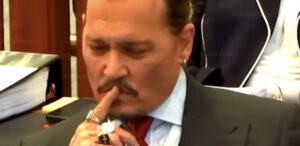 جولي ديب و آمبر هير.. صراع النسوية مع عالم الرجال مازال قائما 27 - جريدة المساء