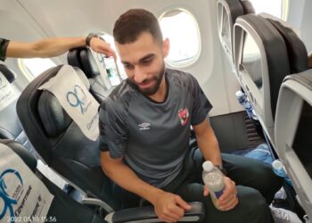 رحلة خاصة للأهلي إلي الجزائر 27 - جريدة المساء