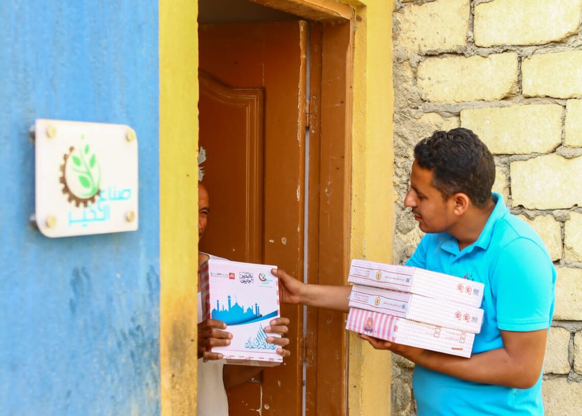 كعك وبسكويت .. عيدية صناع الخير للأسر غير القادرة بالفيوم والبحيرة 20 - جريدة المساء كعك وبسكويت .. عيدية صناع الخير للأسر غير القادرة بالفيوم والبحيرة 19 - جريدة المساء