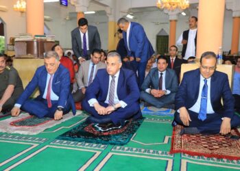 محافظ سوهاج يؤدي صلاة عيد الفطر المبارك بمسجد "الشرطة" بمدينة ناصر 22 - جريدة المساء