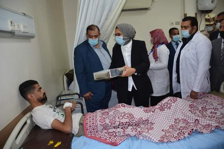 نائب محافظ الوادي الجديد تزور المرضي لتهنئتهم بعيد الفطر المبارك بالخارجة 19 - جريدة المساء