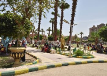 توافد المواطنين على الحدائق والمتنزهات والعبارات النيلية وحملات نظافة مكثفة بالمراكز والأحياء 27 - جريدة المساء