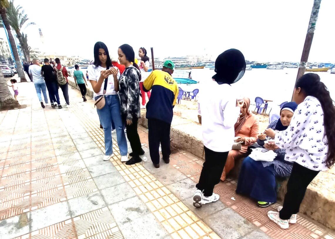 السكندريون استكملوا الاحتفال بالعيد رغم انخفاض درجات الحرارة 19 - جريدة المساء