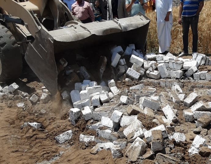  محافظ بني سويف: إزالة وإيقاف 31 حالة تعد"في المهد" على أرض زراعية وأعمال بناء مخالف خلال أجازة عيد الفطر المبارك 16 - جريدة المساء