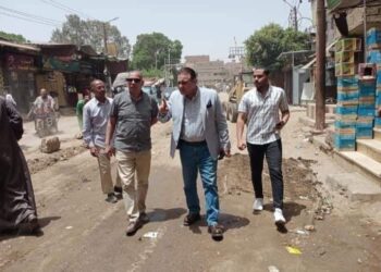 محافظ المنيا يتابع جهود الوحدات المحلية في تنفيذ حملات رفع تراكمات القمامة ومنظومة النظافة العامة 35 - جريدة المساء