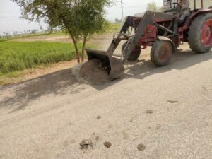 "السمان" يقود حملة مكبرة للنظافة وصيانة كشافات الإنارة بقرية "القارة" بقنا 28 - جريدة المساء