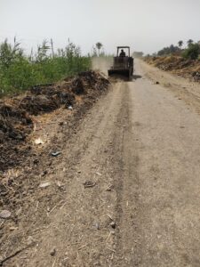 "السمان" يقود حملة مكبرة للنظافة وصيانة كشافات الإنارة بقرية "القارة" بقنا 22 - جريدة المساء