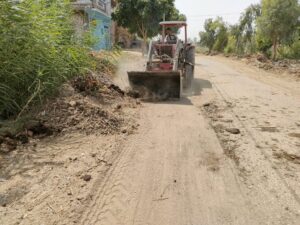 "السمان" يقود حملة مكبرة للنظافة وصيانة كشافات الإنارة بقرية "القارة" بقنا 20 - جريدة المساء