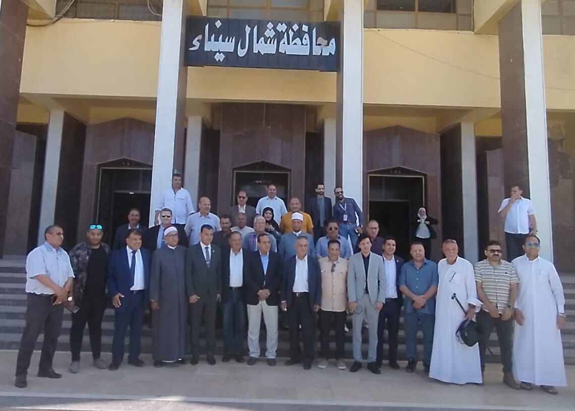 محافظ شمال سيناء يسلم هدية السيد الرئيس لسائقى المحافظة 19 - جريدة المساء