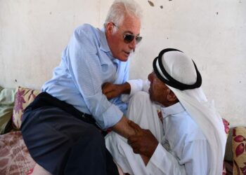 محافظ جنوب سيناء يزور أكبر معمري المحافظة بوادي مجيرح بدهب 20 - جريدة المساء