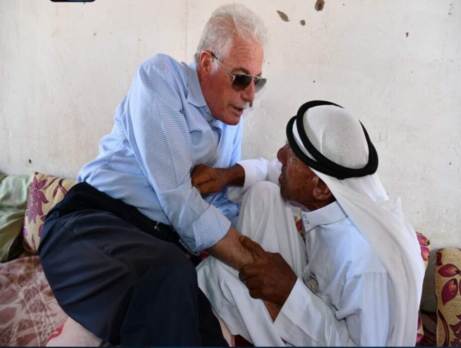 محافظ جنوب سيناء يزور أكبر معمري المحافظة بوادي مجيرح بدهب 19 - جريدة المساء