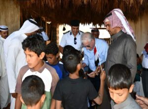 محافظ جنوب سيناء يزور أكبر معمري المحافظة بوادي مجيرح بدهب 29 - جريدة المساء