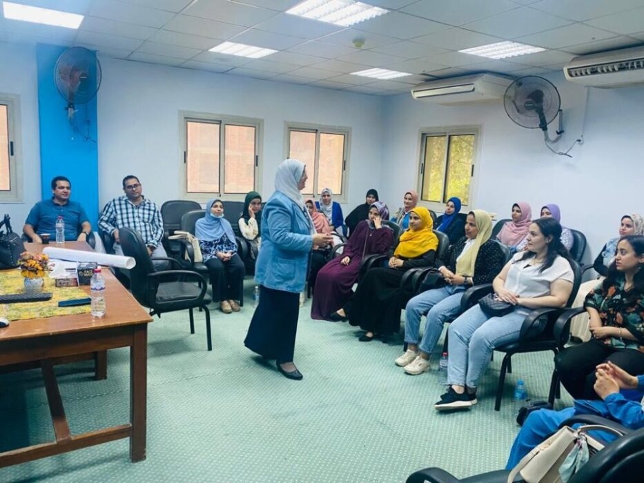 ورشة عمل بجامعة سوهاج تناقش دور الحاضنات التكنولوجية لمساندة رواد الأعمال 19 - جريدة المساء ورشة عمل بجامعة سوهاج تناقش دور الحاضنات التكنولوجية لمساندة رواد الأعمال 18 - جريدة المساء