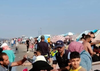 إقبال كبير على شاطئ جمصة فى ثالث أيام عيد الفطر المبارك 13 - جريدة المساء