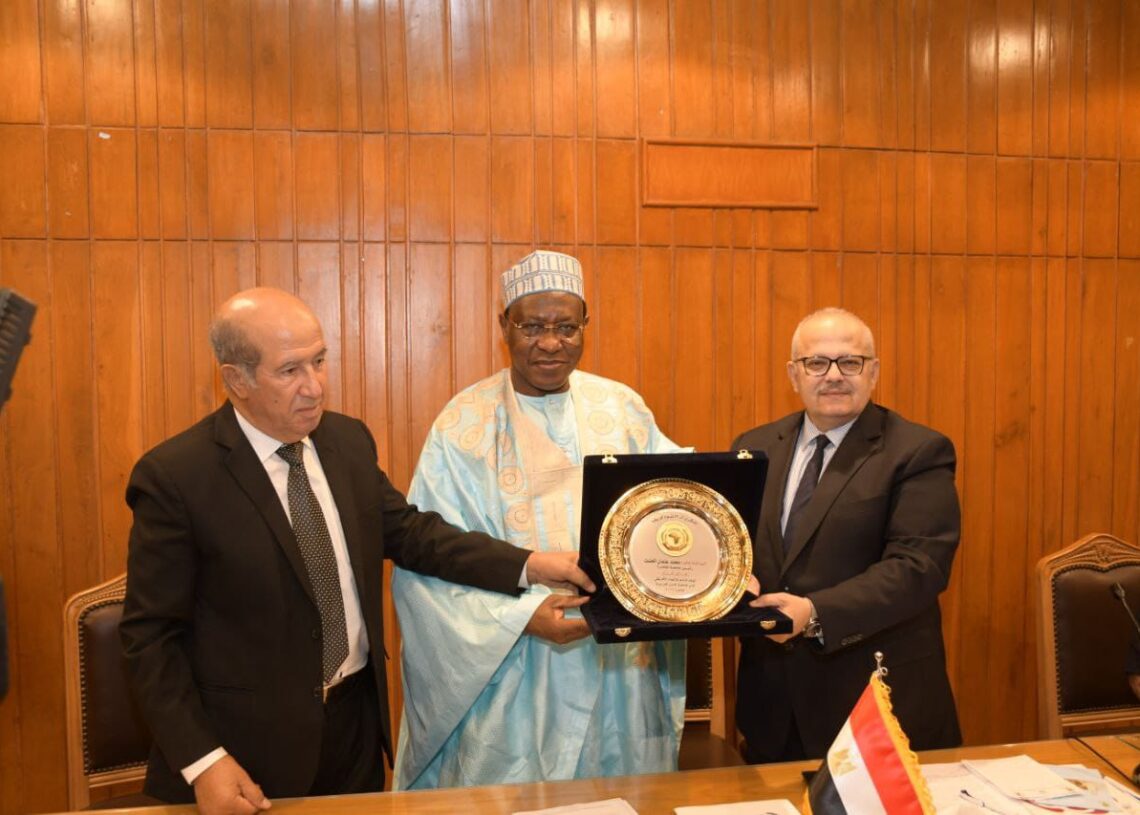 كلية الدراسات الأفريقية بجامعة القاهرة تحتفل باليوبيل الماسي لها 20 - جريدة المساء كلية الدراسات الأفريقية بجامعة القاهرة تحتفل باليوبيل الماسي لها 19 - جريدة المساء