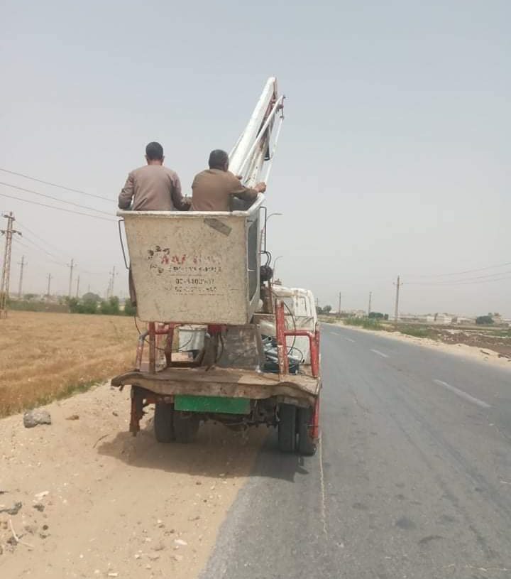 صيانة وتركيب ٨٧ كشاف .. ورفع ٤٠ طن مخلفات بقرى المنيا 19 - جريدة المساء