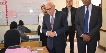 محافظ بورسعيد يتفقد لجان امتحانات الشهادة الإعدادية 1 - جريدة المساء