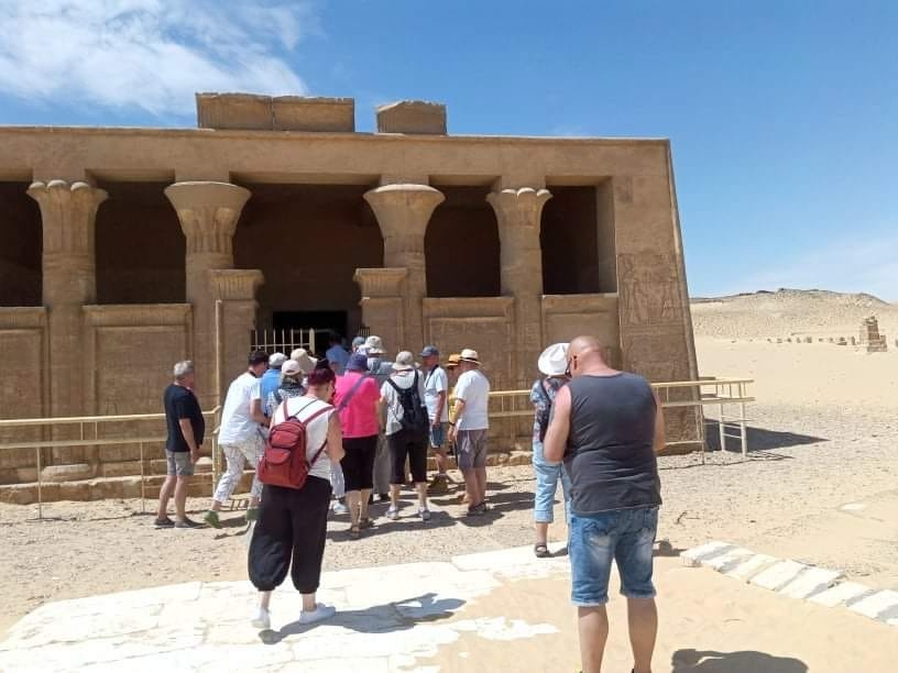 وفد سياحي من دولتي أمريكا وألمانيا يزور المناطق الأثرية بالمنيا 17 - جريدة المساء