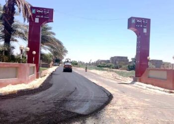 بتكلفة 9 ملايين جنيه .. رصف طريق "بنجا - بنى حرب" بطهطا 17 - جريدة المساء