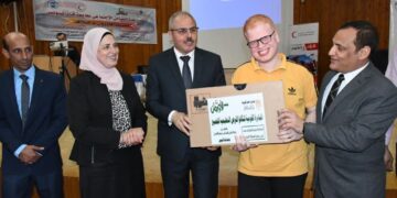 رئيس جامعة القناة : ألف جنية مكافأة شهرية للخمسه الأوائل بكل كلية والف لاب توب لذوى الهمم 1 - جريدة المساء