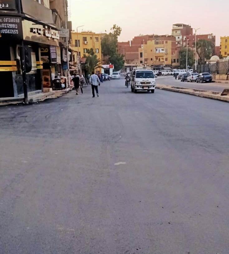 محافظ أسوان : إستكمال رفع كفاءة الشوارع الداخلية بوسط المدينة 25 - جريدة المساء