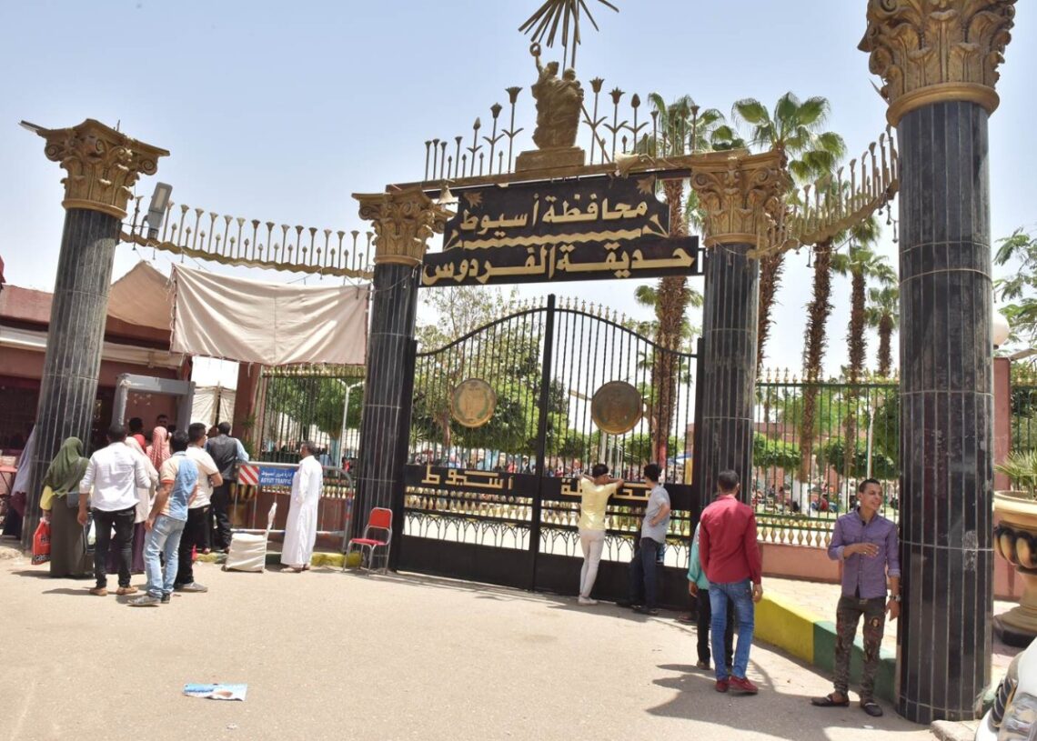 استمرار سير الأعمال خلال إجازة العيد وإقبال كبير على الحدائق والرحلات النيلية بأسيوط 18 - جريدة المساء استمرار سير الأعمال خلال إجازة العيد وإقبال كبير على الحدائق والرحلات النيلية بأسيوط