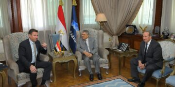 الفريق أسامة ربيع يبحث سبل التعاون المشترك مع رئيس تطوير الأعمال بالشرق الأوسط وإفريقيا بمنظمة Lloyd's Register 1 - جريدة المساء