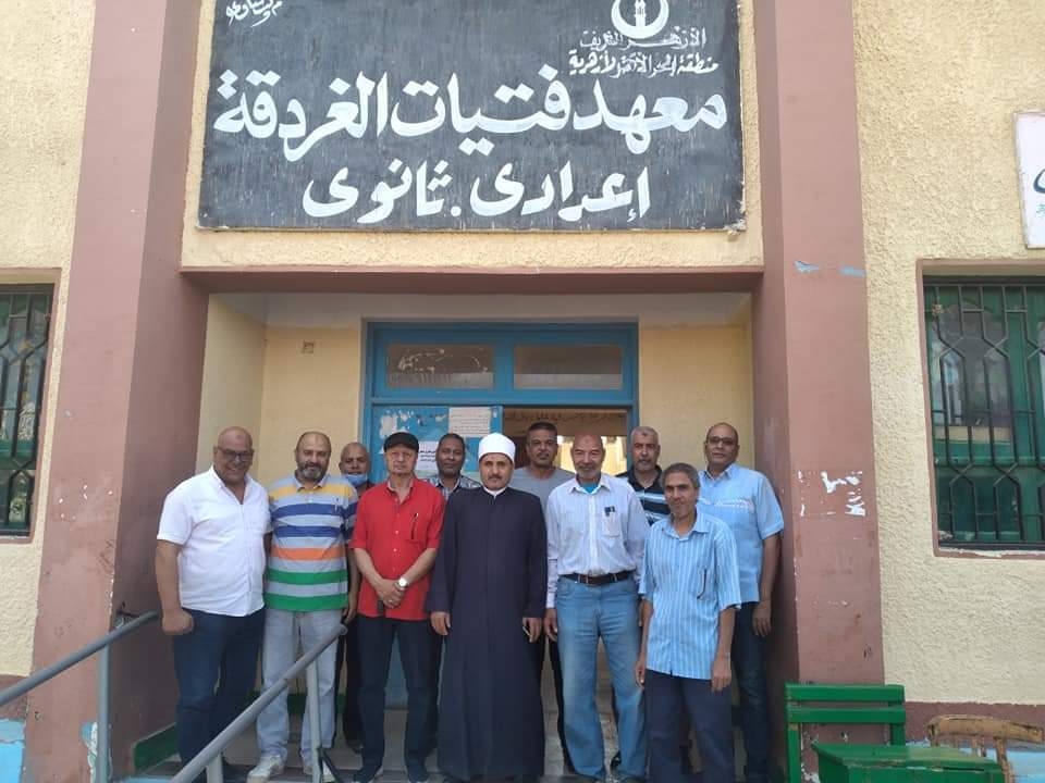 مدير المنطقة الازهرية يتابع سير امتحانات النقل للمرحلتين الإبتدائية والإعدادية بمعاهد الغردقة 19 - جريدة المساء