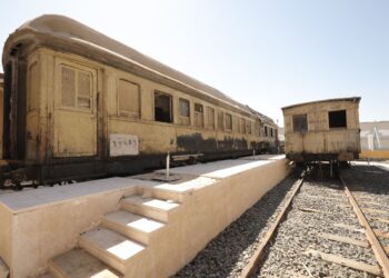 انضمام عربتي قطار سكة حديد من القرن ال١٩ الي المتحف العالمي لقناة السويس