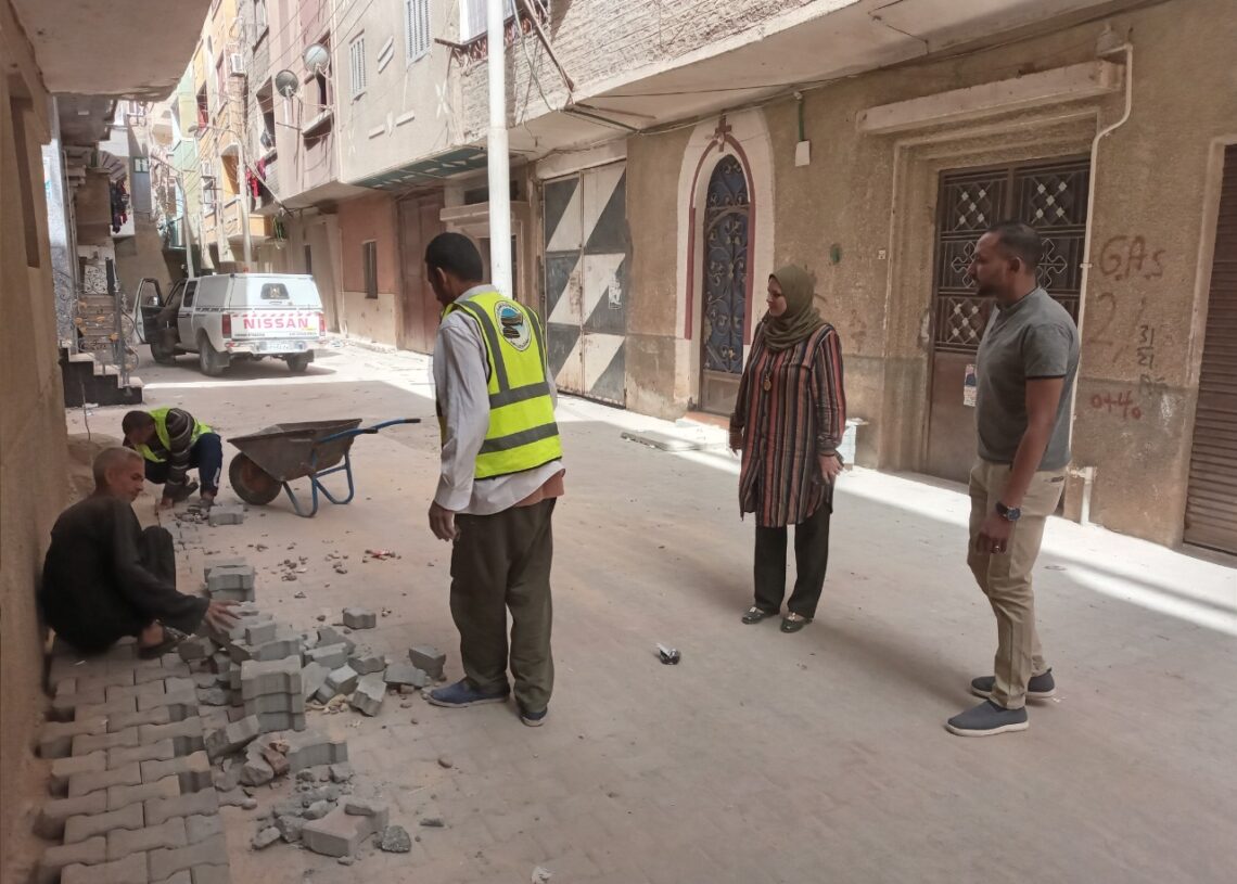 بلاط "الإنترلوك" يعيد لشوارع أسيوط الضيقة غير المرصوفة رونقها وبهاءها 20 - جريدة المساء بلاط "الإنترلوك" يعيد لشوارع أسيوط الضيقة غير المرصوفة رونقها وبهاءها 19 - جريدة المساء