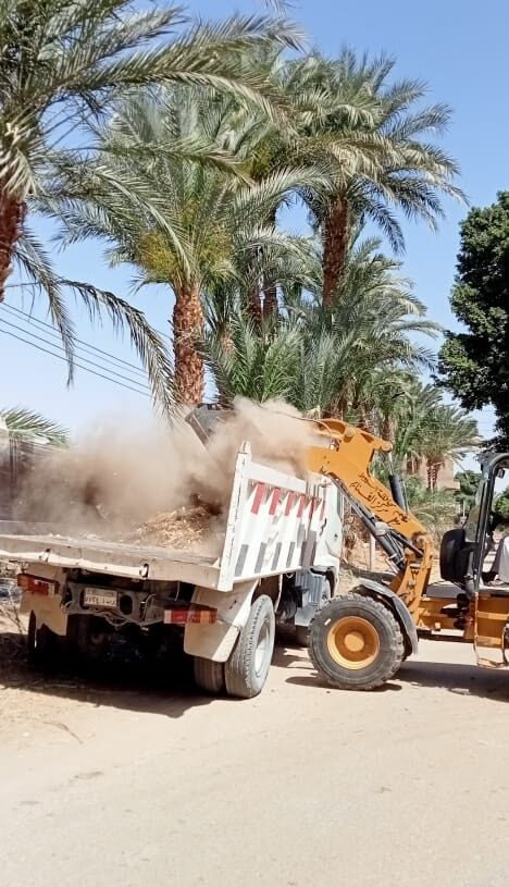 حملات مكثفة لرفع تراكمات القمامة وتكثيف أعمال النظافة بالمراكز خلال أجازة عيد الفطر المبارك