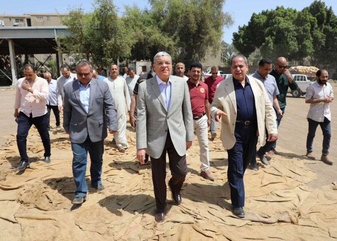 محافظ المنيا يتابع انتظام استلام الأقماح من الموردين والمزارعين بالشون والصوامع و توريد 104 ألف طن من المحصول 18 - جريدة المساء