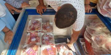 محافظ المنيا يوجه رؤساء المراكز والمدن باستمرار فتح منافذ عرض المنتجات والسلع الغذائية بأسعار مخفضة حتى نهاية العام