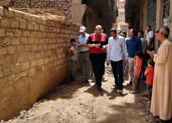 محافظ سوهاج يتابع موقف تنفيذ 330 ألف وصلة صرف صحي بقرى " حياة كريمة " 19 - جريدة المساء